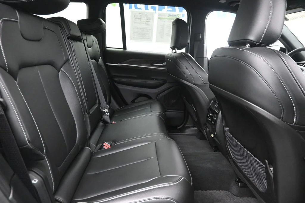 Used 2025 White Jeep Limited image 11