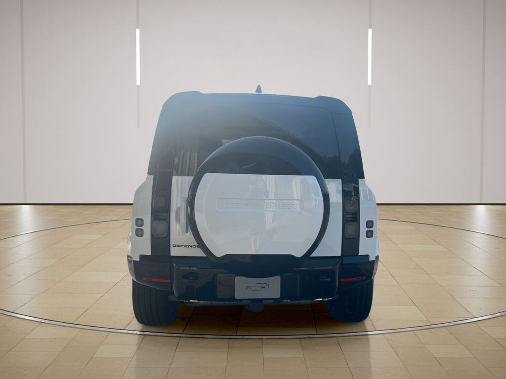 New 2026 White Land Rover X-Dynamic SE image 6