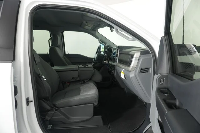 New 2026 Oxford White Ford F-250® XLT image 35