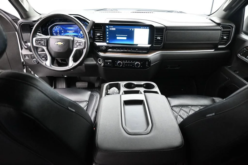 Used 2023 White Chevrolet LT image 21