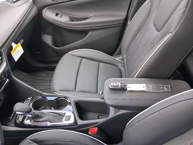 Used 2026 White Frost Tricoat Buick Avenir image 10