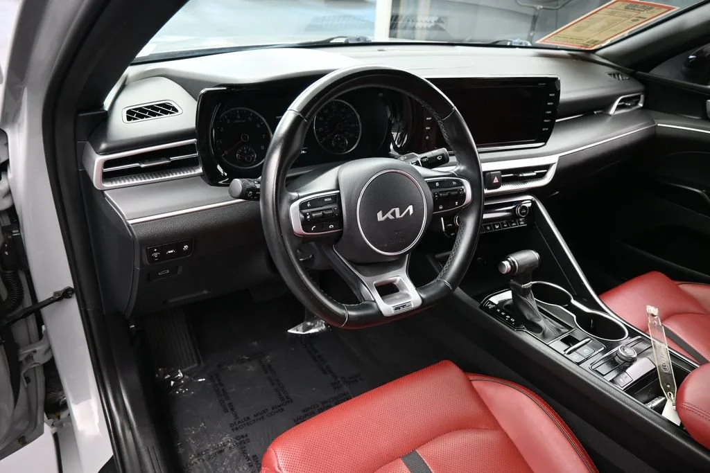 Used 2023 Wolf Gray Kia GT-Line image 10