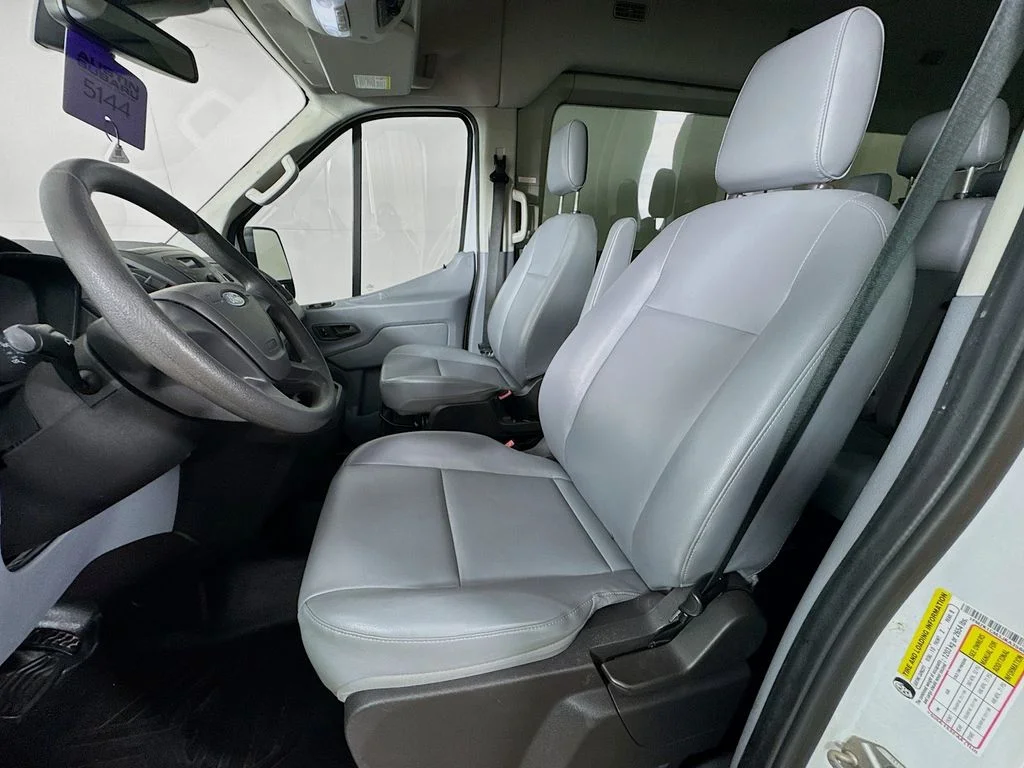 Used 2018 White Ford XL image 23