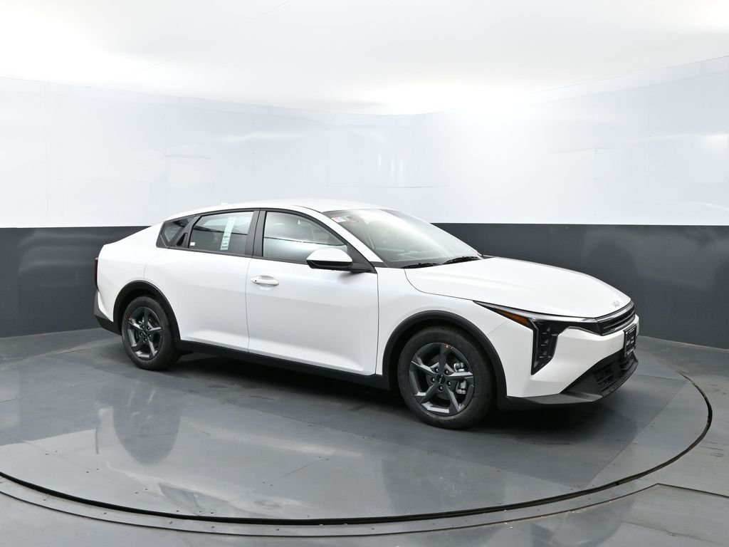 New 2026 Snow White Pearl Kia LXS image 3