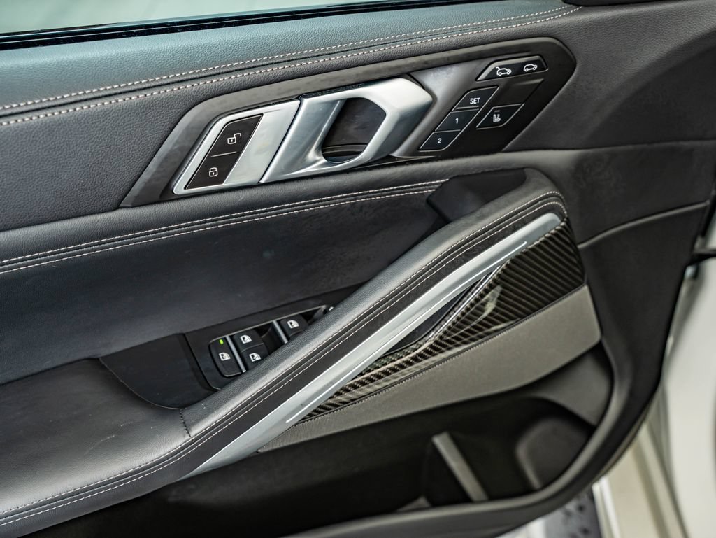 Used 2023 Frozen Brilliant White Metallic BMW M50i image 18