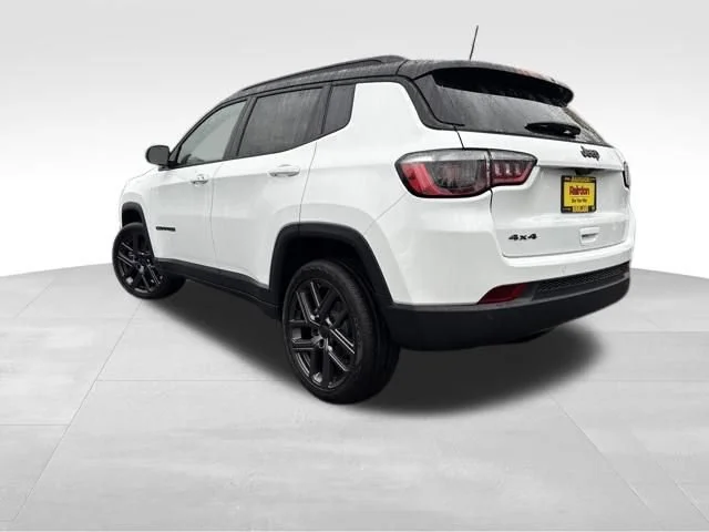 New 2026 Bright White Clear-Coat Exterior Paint Jeep Limited image 5