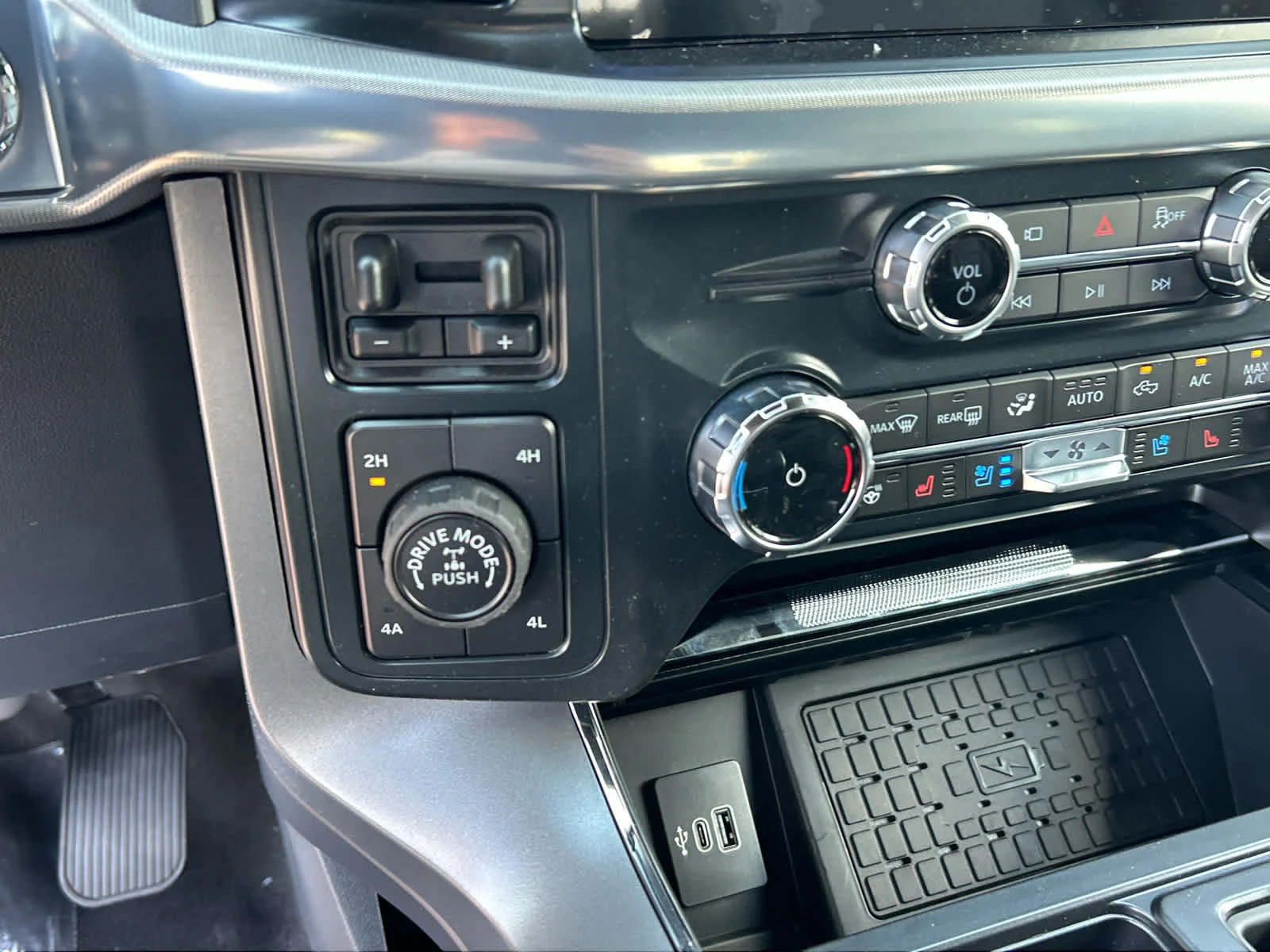 2025 Ford F-150 Lariat - Photo 36
