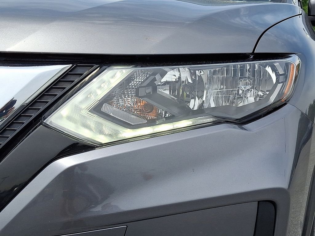 Used 2020 Gray Nissan SV image 10