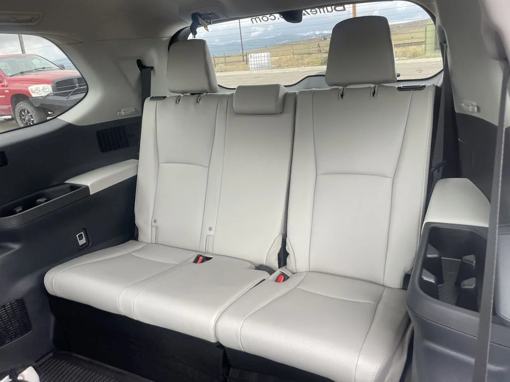 New 2026 Wind Chill Pearl Toyota Platinum image 11