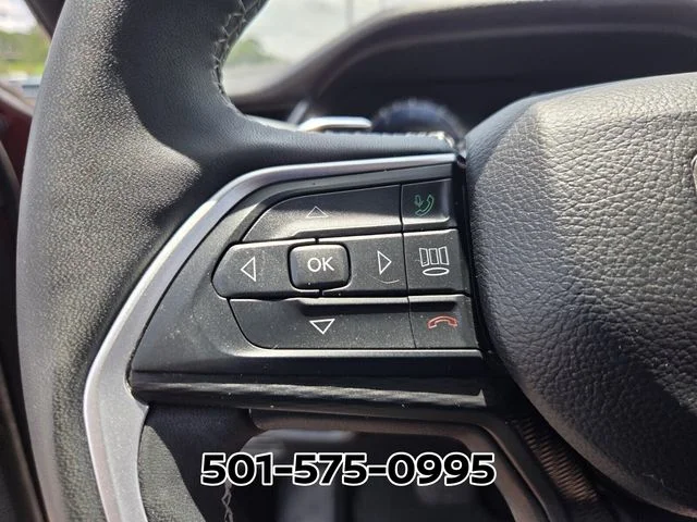 Used 2023 Red Jeep Altitude image 23