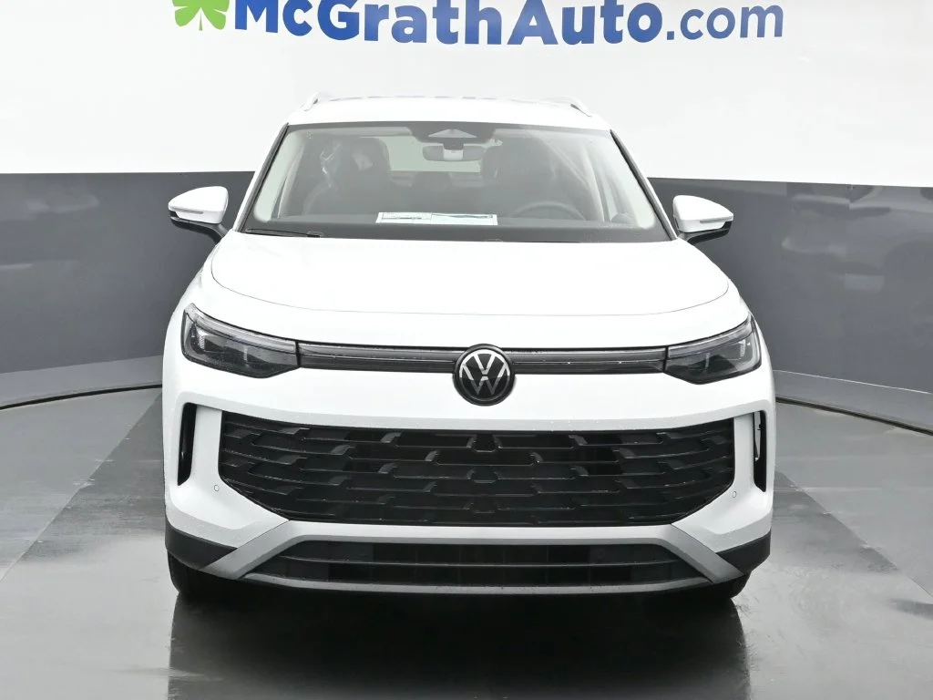 New 2026 White/off-white Volkswagen SE image 5