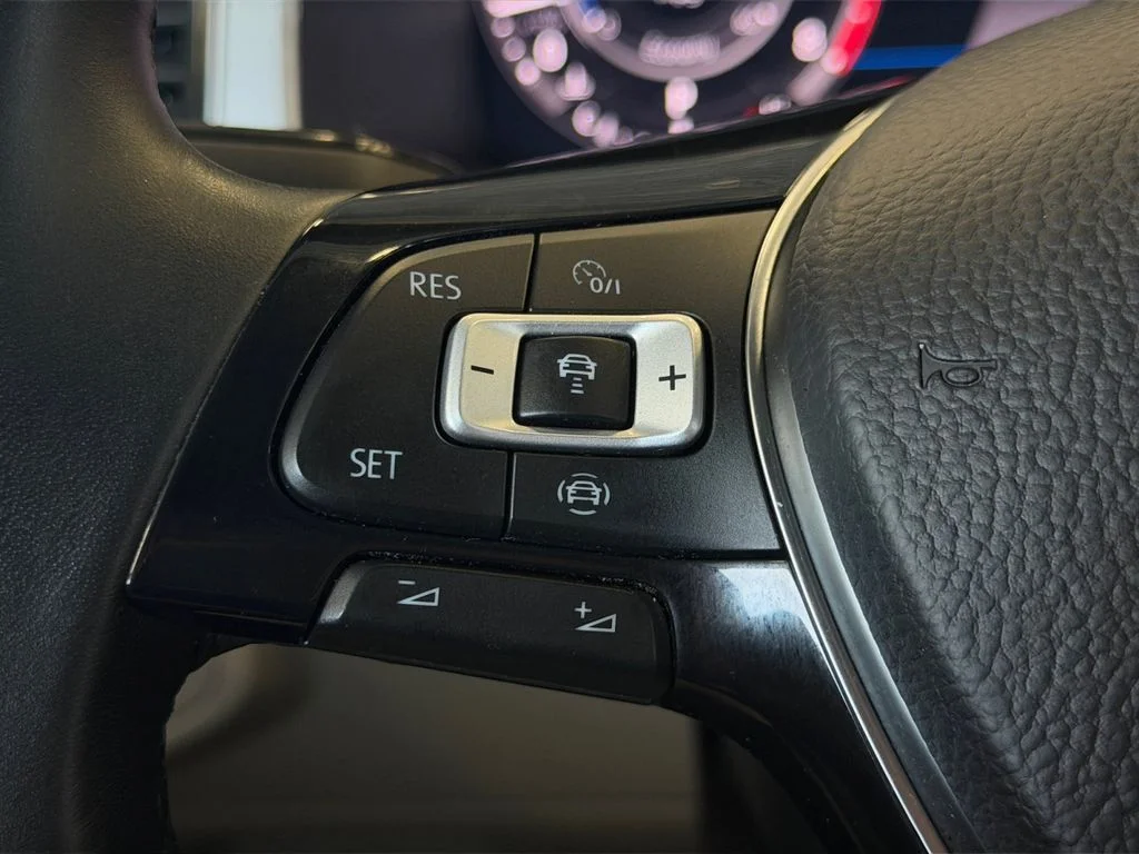Used 2019 White Volkswagen SEL Premium image 31