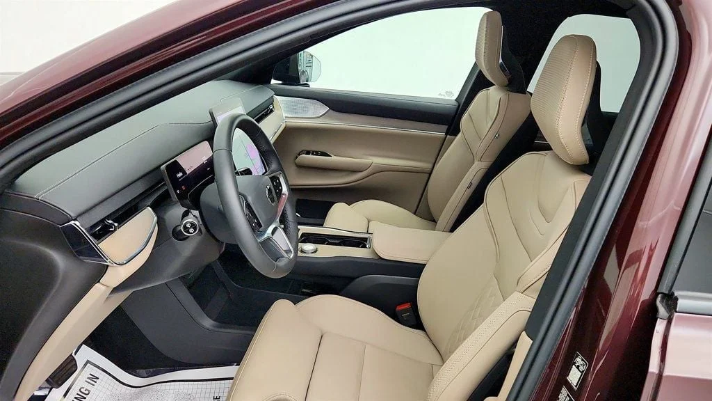 Used 2025 Mulberry Metallic Volvo Twin Motor Performance Ultra 6-Seater w/ Bowers & Wilkins Audio image 18