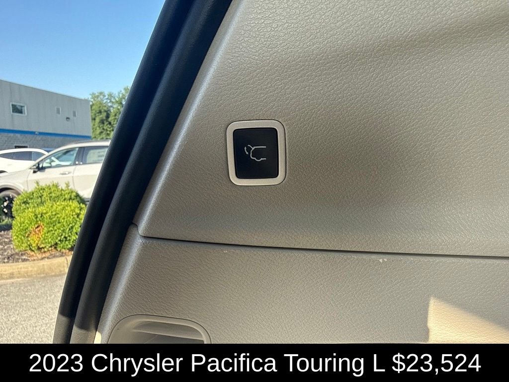 Used 2023 Crystal Metallic Chrysler Touring L image 18
