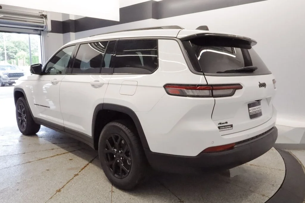 New 2026 Bright White Clear-Coat Exterior Paint Jeep Altitude image 10