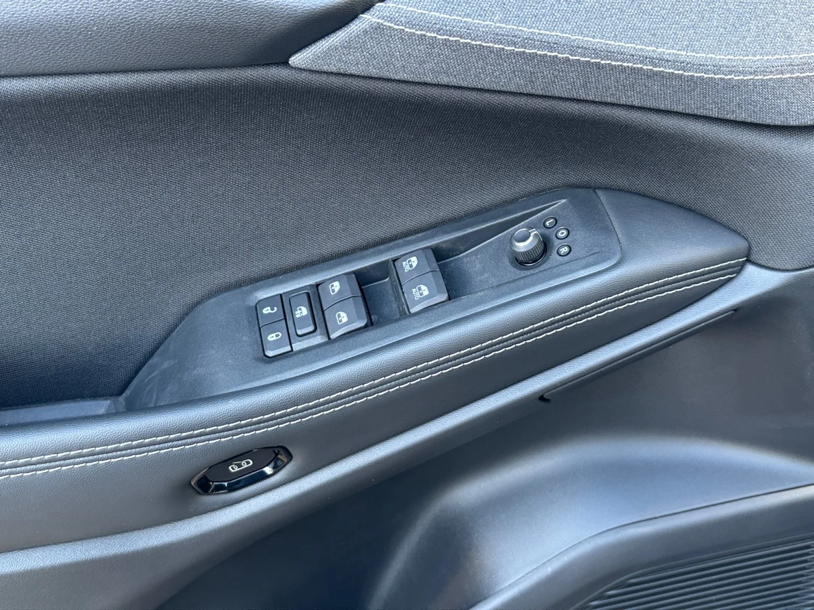 New 2026 Diamond Black Crystal Pearl Jeep Laredo image 11