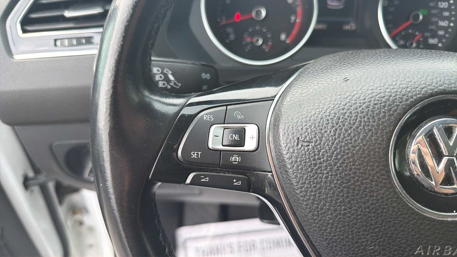 Used 2019 Pure White Volkswagen SE image 12