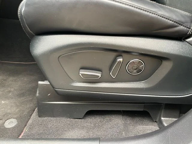 Used 2020 Black Metallic Ford Platinum image 14