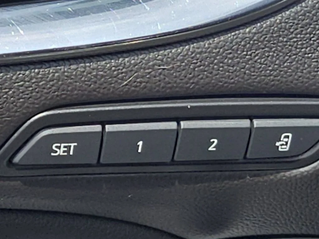 Used 2024  Buick Avenir image 32