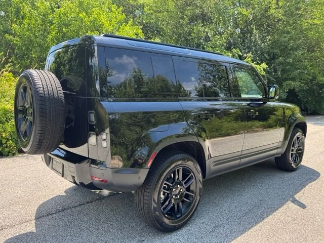 New 2026 Santorini Black Land Rover S image 5