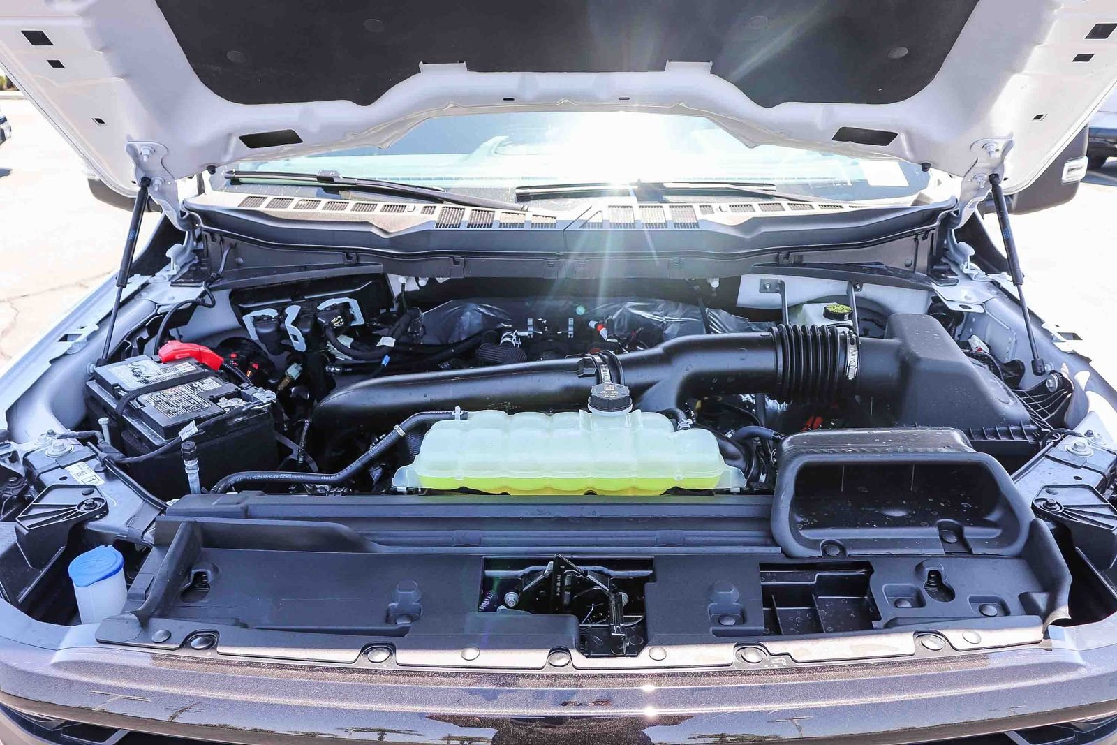 New 2026 Oxford White Ford XLT image 28