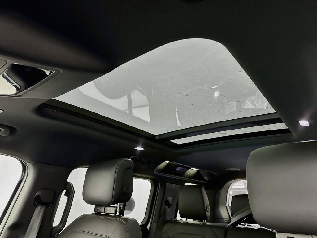 New 2026 Fuji White Land Rover X-Dynamic SE image 22