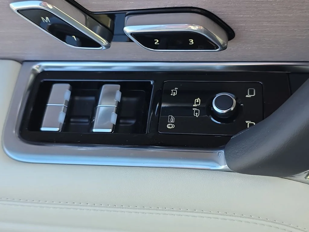New 2026 Varesine Blue LAND ROVER SE image 29
