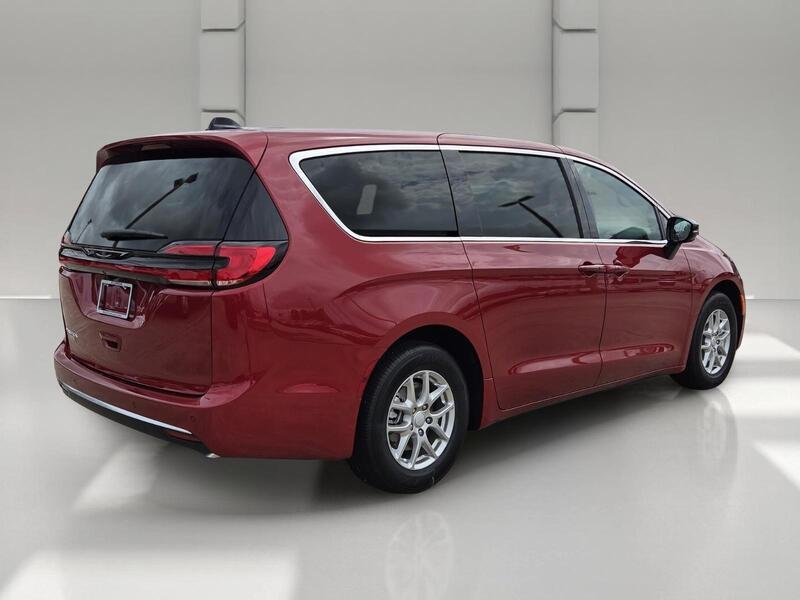 New 2027 Red Hot Pearl-Coat Exterior Paint Chrysler SELECT FWD image 5