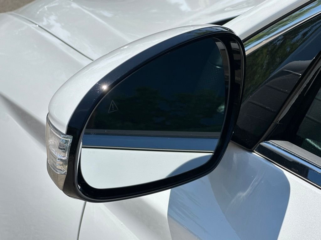 Used 2026 White Genesis 2.5T image 15
