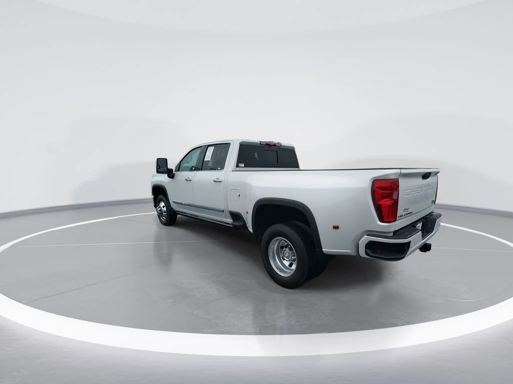 Used 2024 Beige Chevrolet High Country image 6