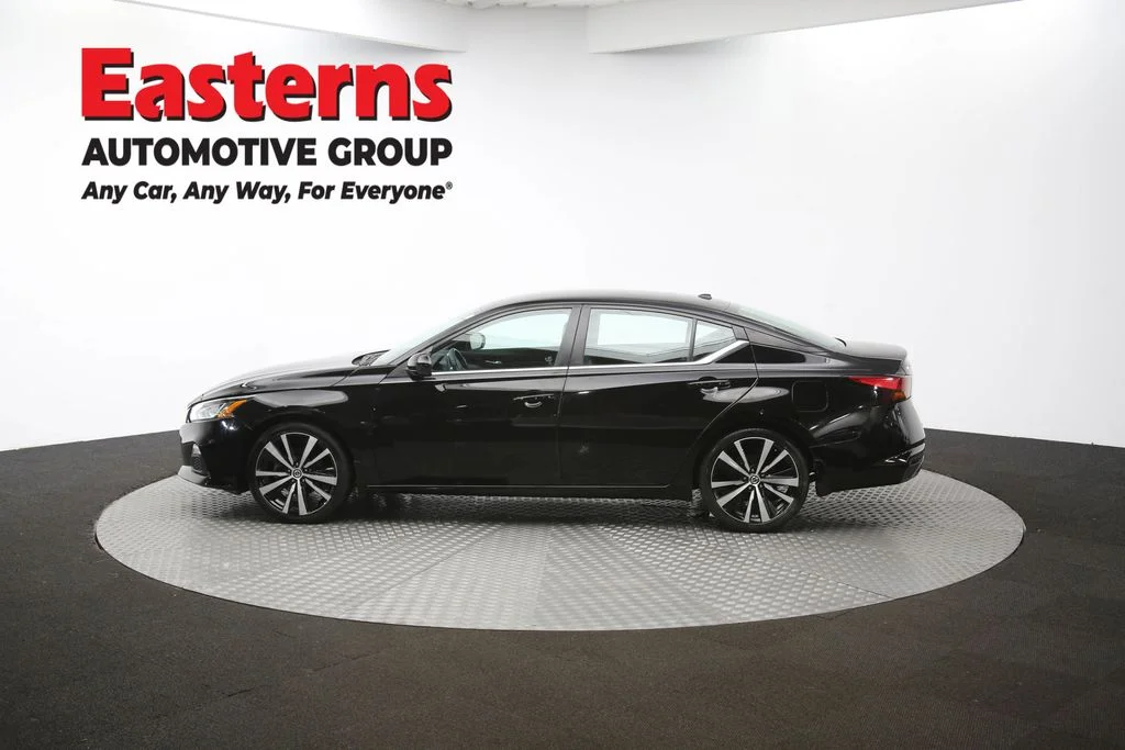 Used 2020 Black Nissan 2.5 SR image 58