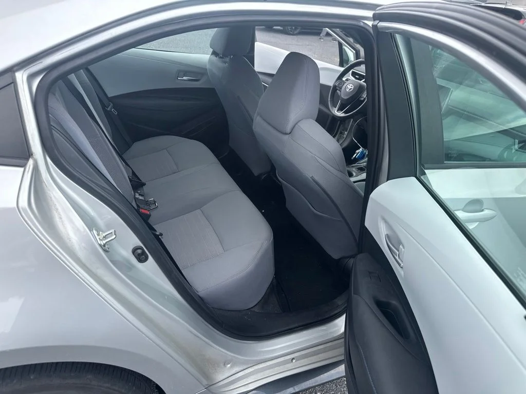 Used 2020 Classic Silver Metallic Toyota SE image 13
