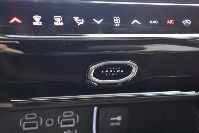New 2026 Silver Zynith Exterior Paint Jeep Laredo Altitude image 33