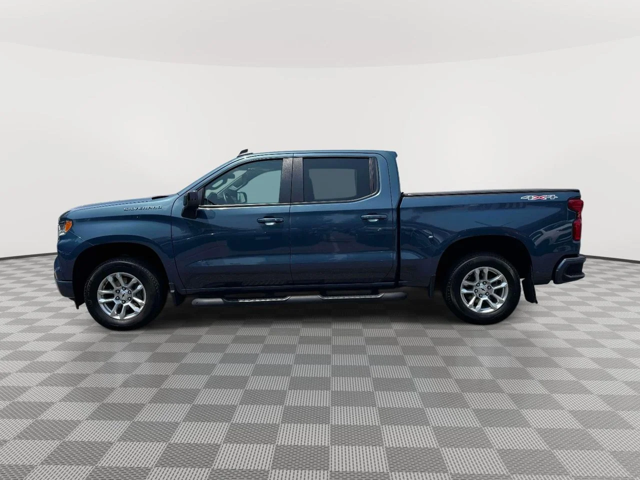Used 2024 Lakeshore Blue Metallic Chevrolet 4WD Crew Cab Short Bed RST image 4