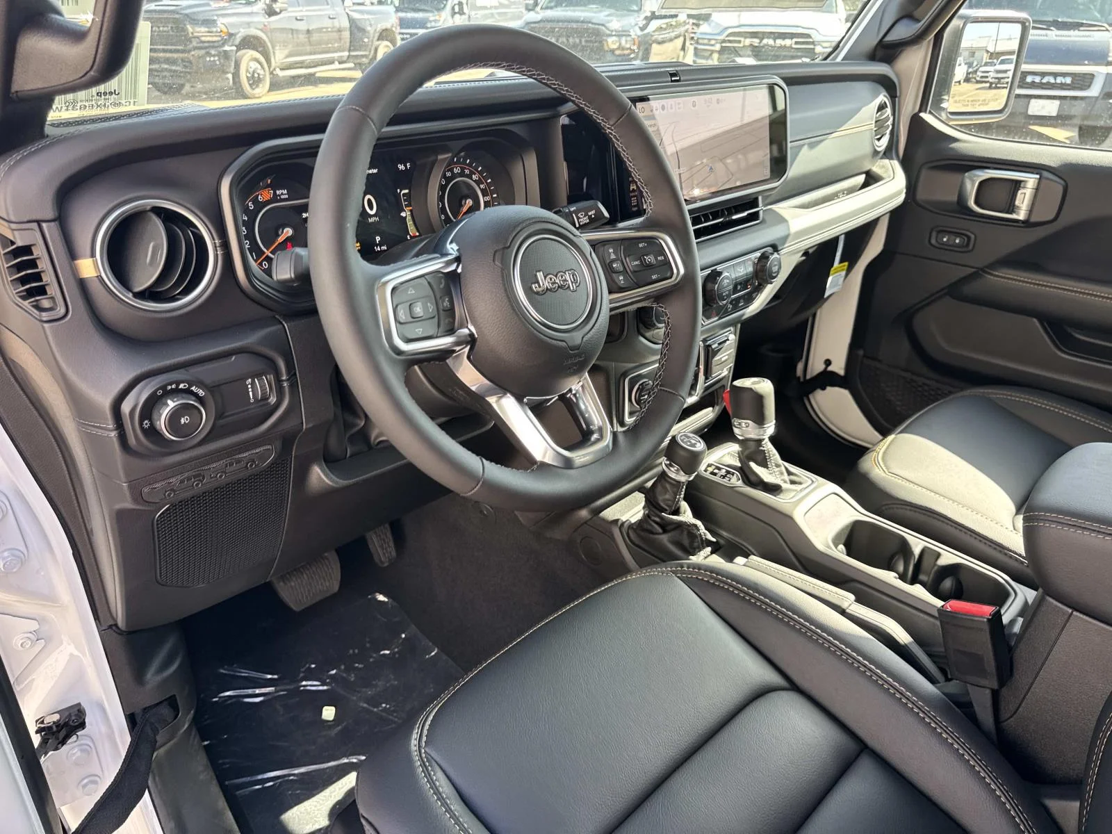 New 2026 Bright White Clear-Coat Exterior Paint Jeep Sahara image 9