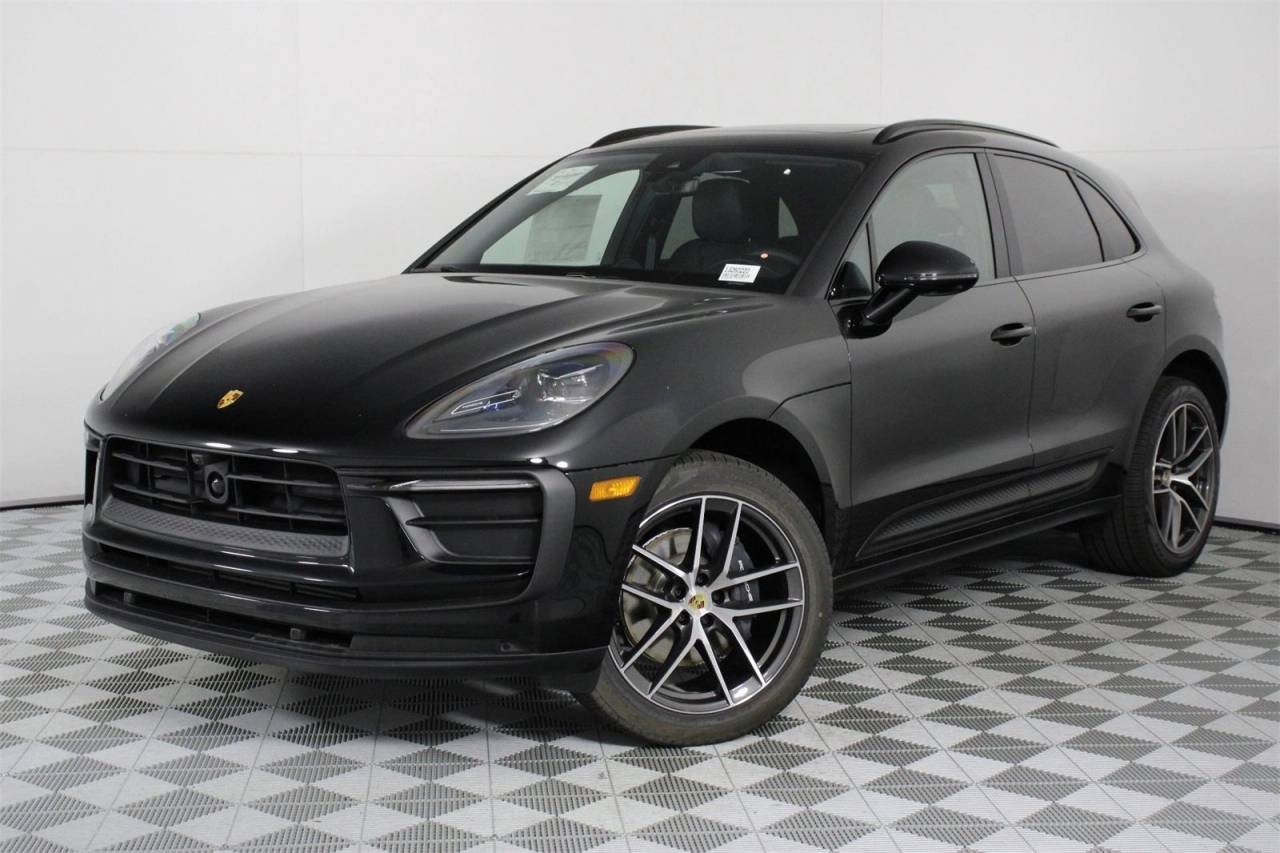 2026 Porsche Macan -'s photo