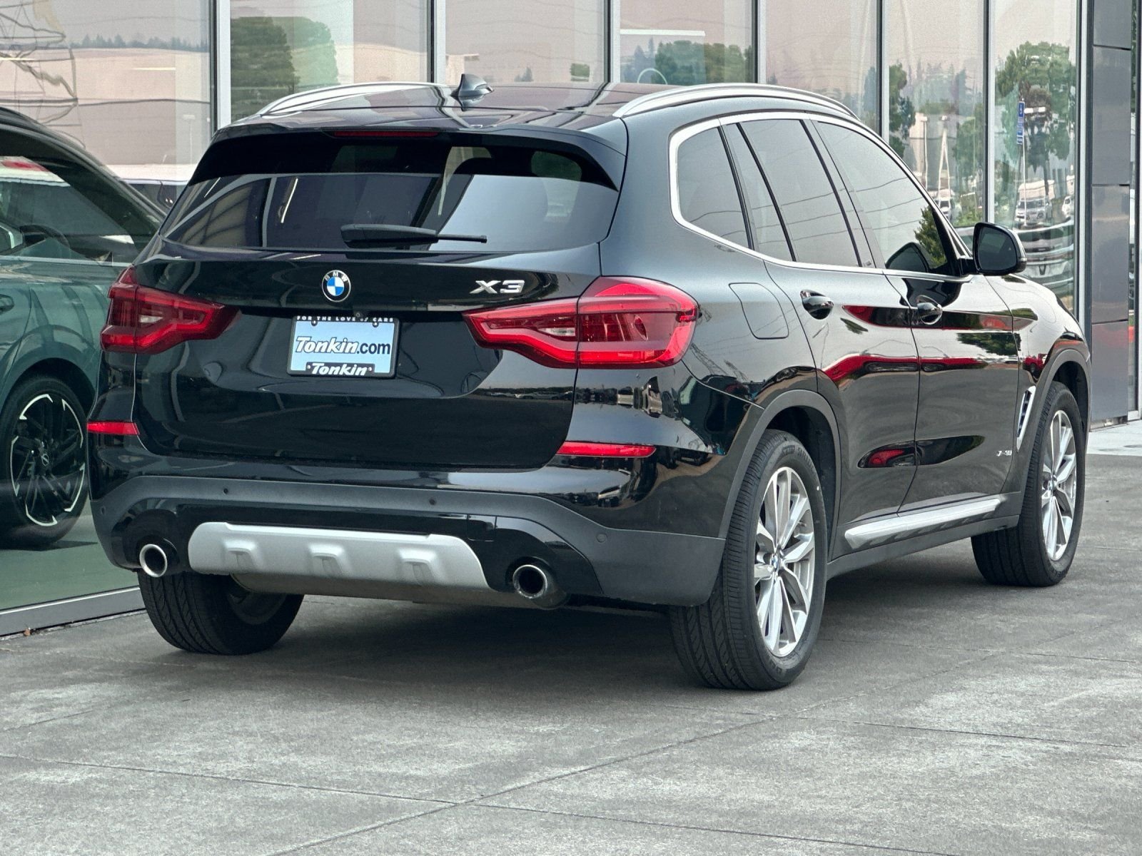 Used 2018 Jet Black BMW xDrive30i image 3