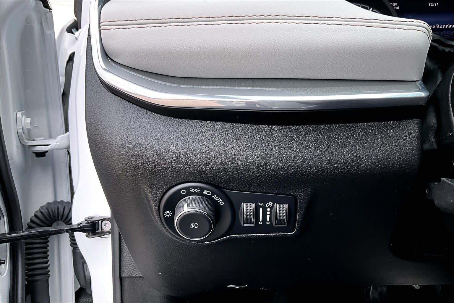 Used 2023 Bright White Clearcoat Jeep Limited image 36