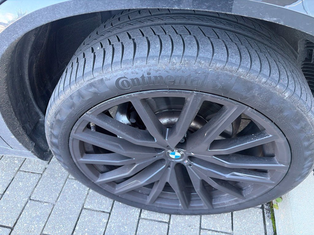 Used 2023 Black Sapphire Metallic BMW xDrive40i image 10