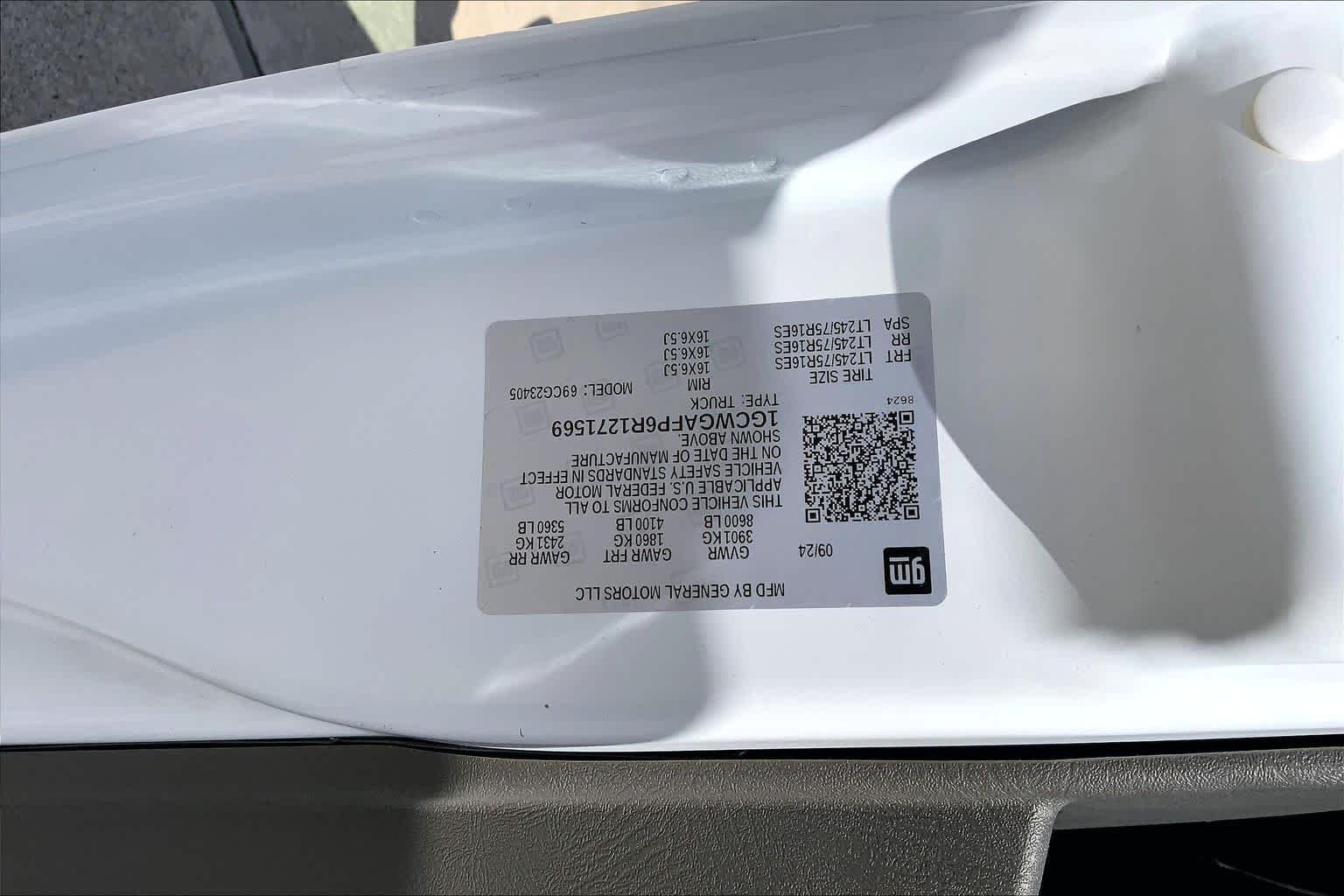 Used 2024 Summit White Chevrolet  image 33