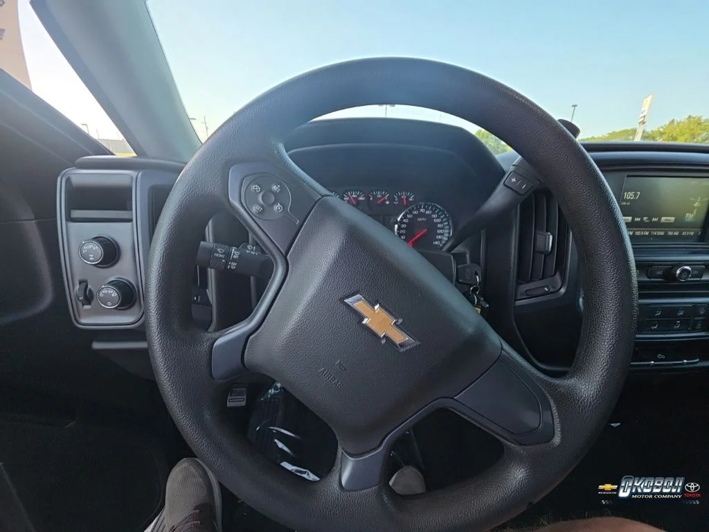 Used 2018 Black Chevrolet Custom image 9