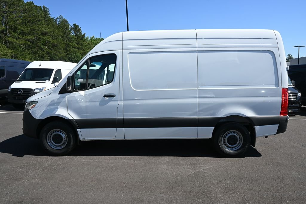 Used 2025 Arctic+White Mercedes-Benz Cargo 144 WB image 3