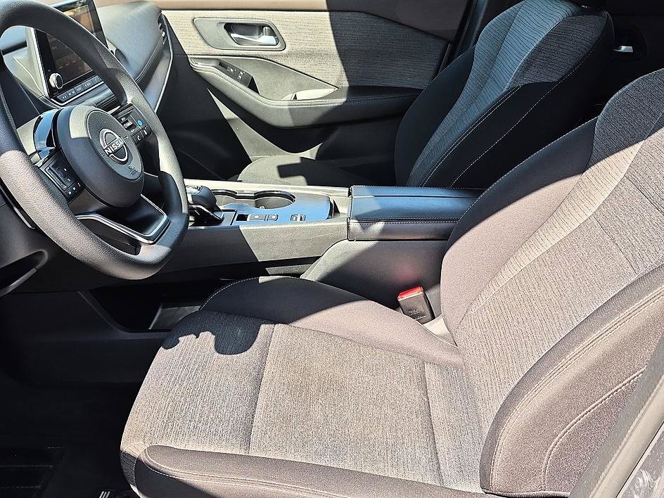 Used 2023 Gun Metallic Nissan SV image 15