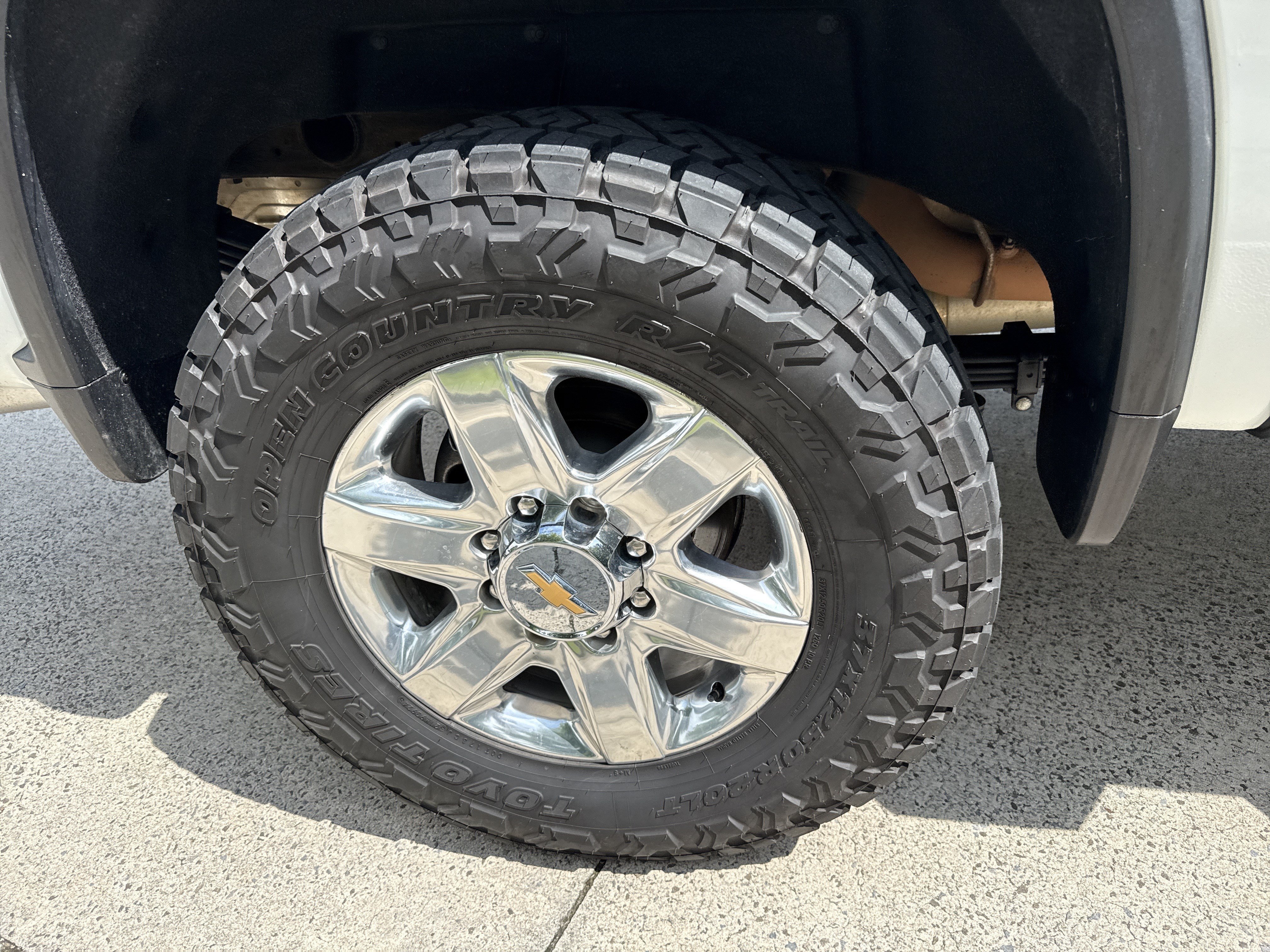 Used 2022 Summit White Chevrolet LTZ image 18