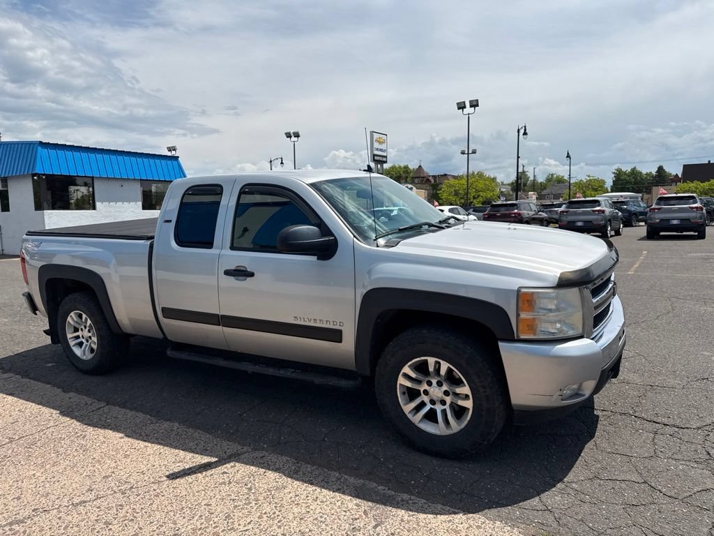 Used 2011 SHEER SILVER METALLIC Chevrolet LT image 5