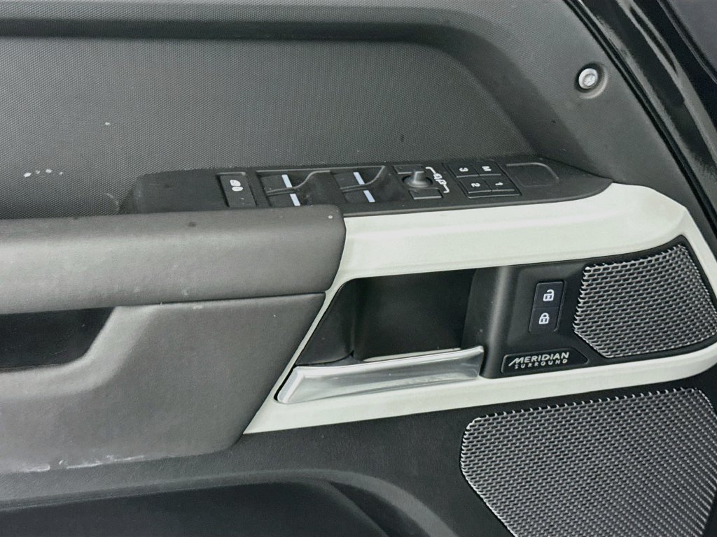Used 2024 Black Land Rover X-Dynamic SE image 16
