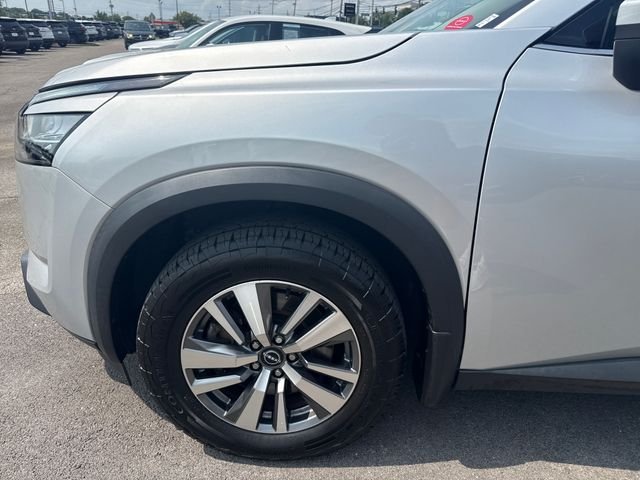 Used 2023 Silver Nissan SL image 11