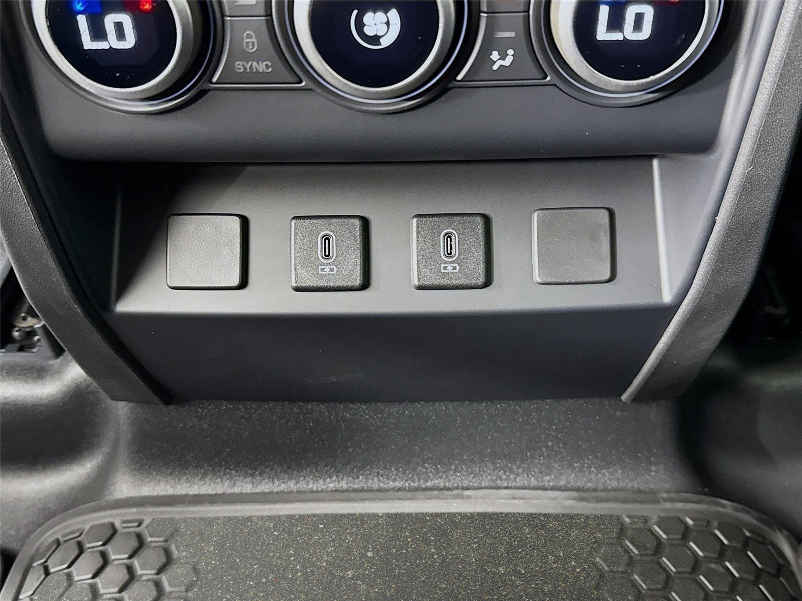 Used 2026 Santorini Black Land Rover X-Dynamic SE image 28