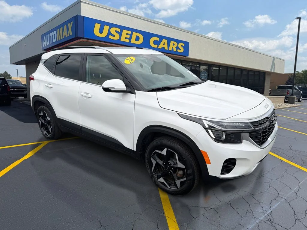 Used 2024 Snow White Pearl Kia EX image 4
