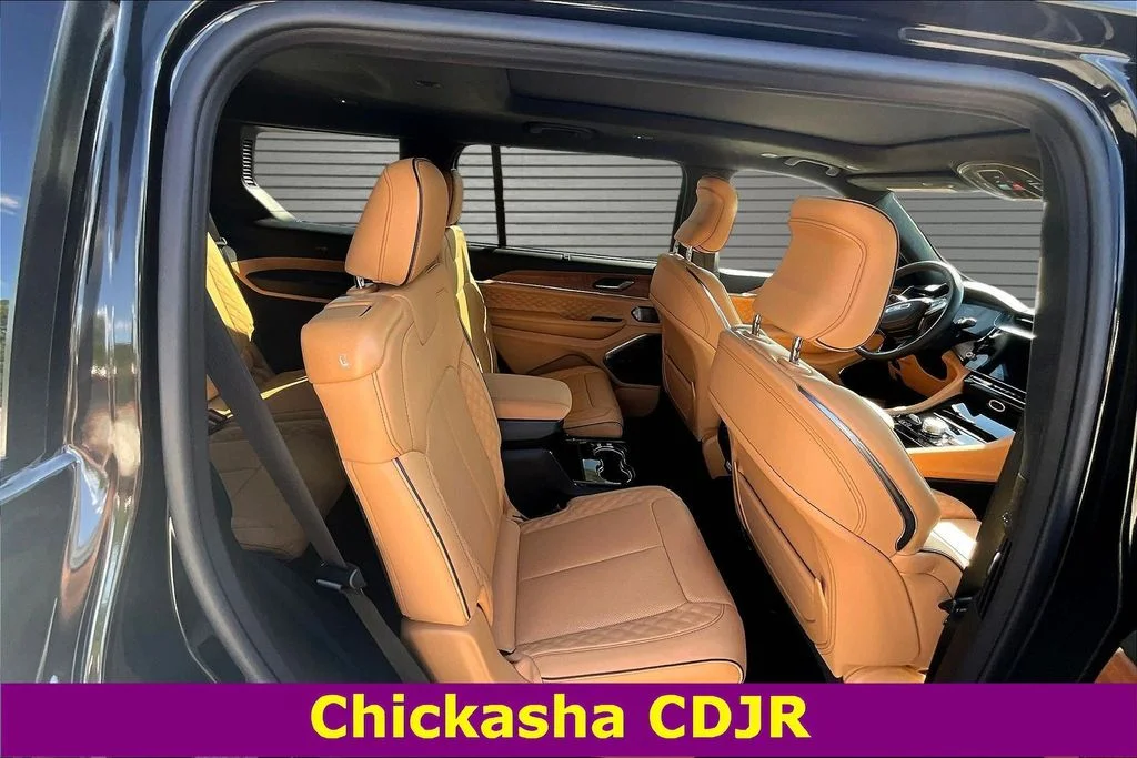 New 2026 Diamond Black Crystal Pearl-Coat Exterior Paint Jeep Summit image 10